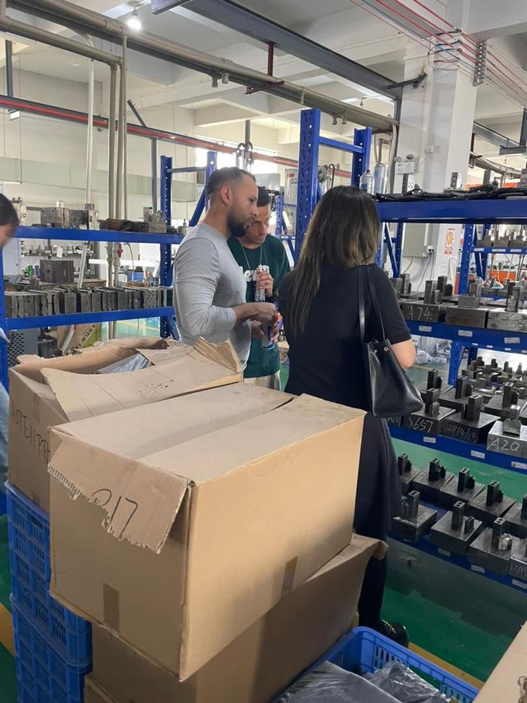 Visita de clientes a la fábrica