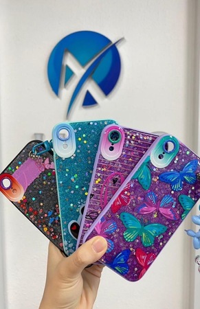 Funda para teléfono con cadena.