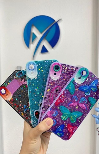 Funda para teléfono con cadena.